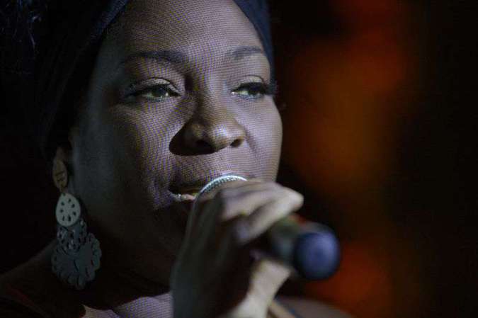 A temática do DVD Leme da Libertaçăo, novo trabalho de Dhi Ribeiro, é a diáspora negra e a fé(foto: Carlos Vieira/CB/D.A Press)