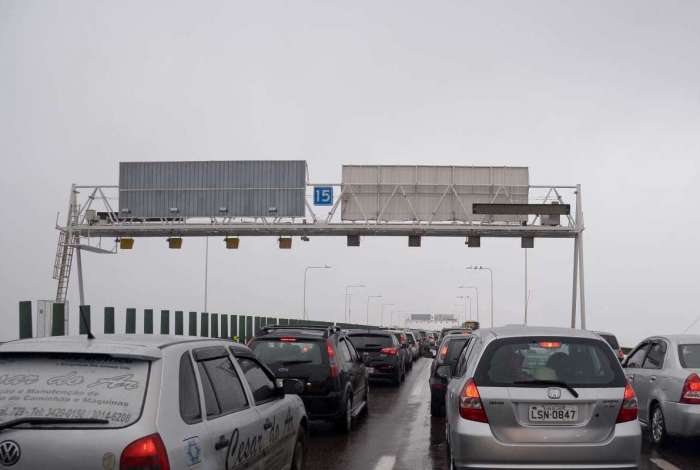 Acidentes deixam um morto e 53 feridos em estradas do RJ no feriadão