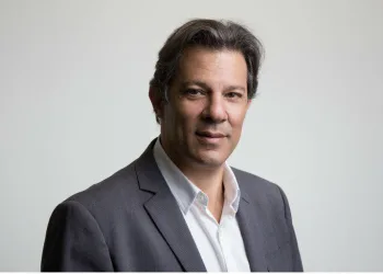 Haddad cobra Bolsonaro em debates e se diz disposto a ir à enfermaria