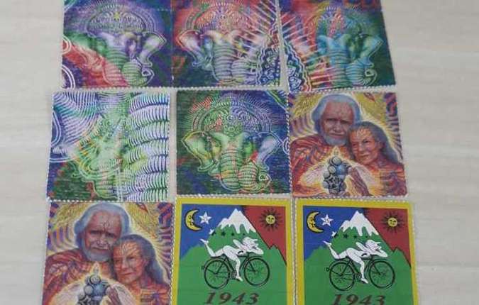 Droga desconhecida foi apreendida pela Coordenaçăo de Repressăo às Drogas (CORD), no Conic(foto: PCDF/Divulgaçăo)