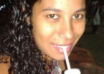 Mãe com filho no colo é morta a facada em assalto na região metropolitana do Rio