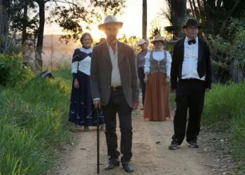 Participantes de projeto cultural refazem caminhos da Missão Cruls