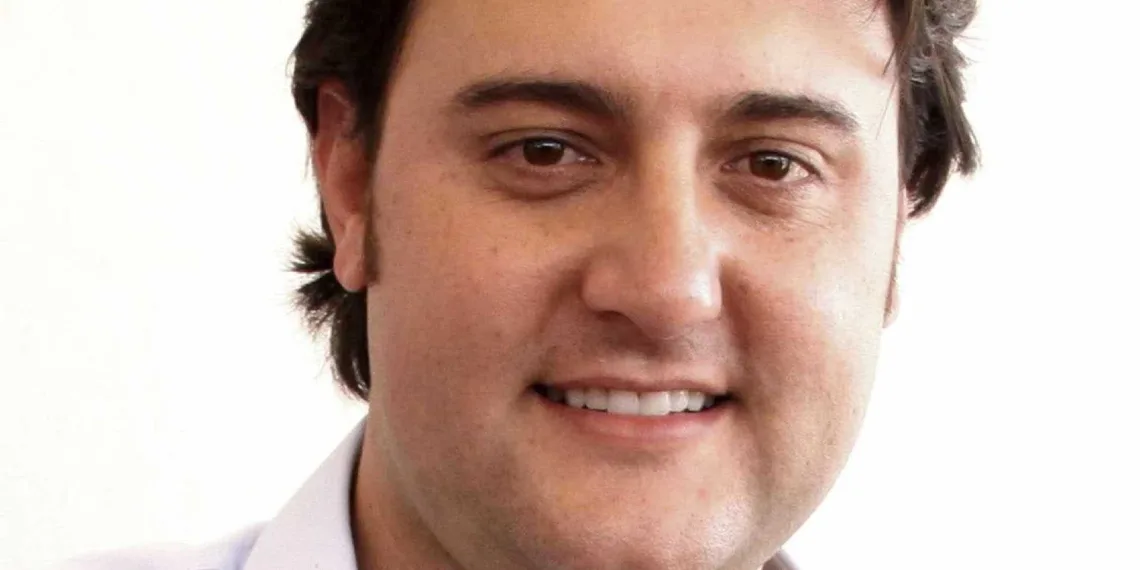 FILHO DE APRESENTADOR FAMOSO É GOVERNADOR COM 85% DE VOTOS!!!