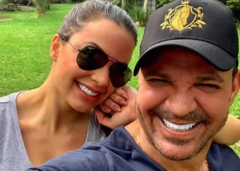 Cantor compara namorada a lagosta e é detonado: “Lixo”