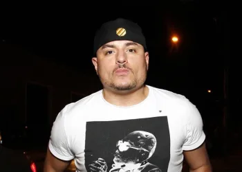 HUMORISTA PODE SER PRESO A QUALQUER MOMENTO!!