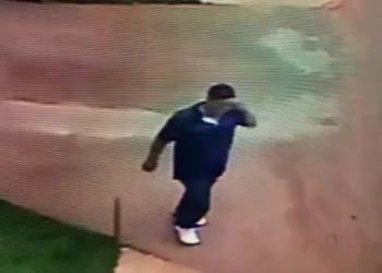 Homem mata mulher em Motel, liga para familiares e vizinhos e confessa crime; veja vídeo