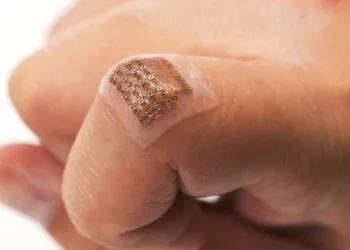 Novo adesivo monitora pressão arterial com ultrassom