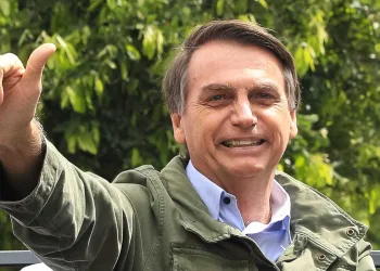 Bolsonaro agradece, mas ironiza mensagem de Haddad pós-eleição