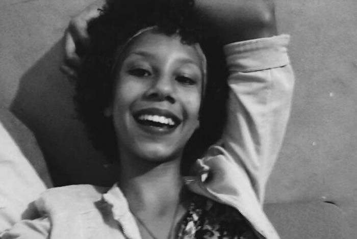 Jovem morta por bala perdida dentro de escola vira nome de rua no Rio