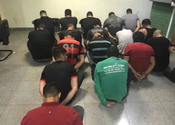 Briga entre torcidas acaba em confusão dentro da delegacia