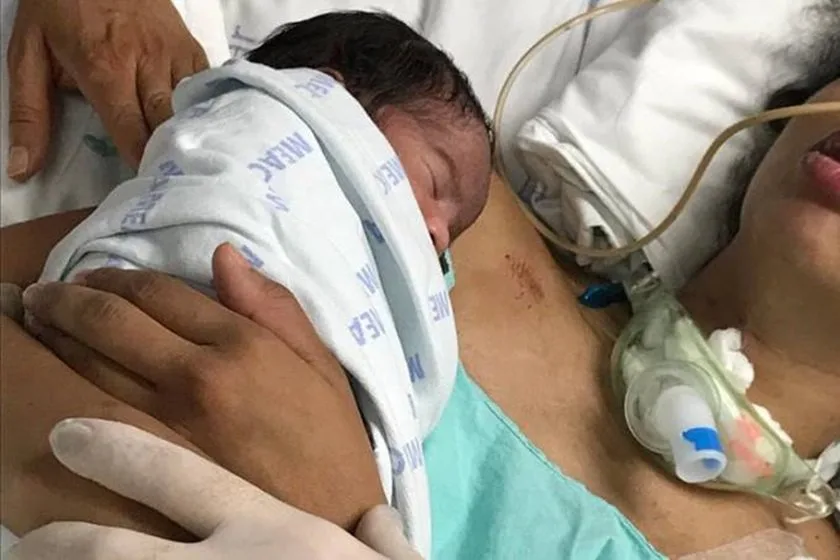 Mãe acorda após 23 dias de coma ao ter contato com filho recém-nascido