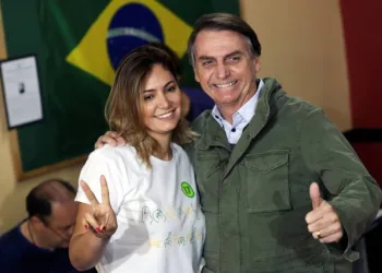 QUEM É A PRIMEIRA DAMA MICHELE BOLSONARO?