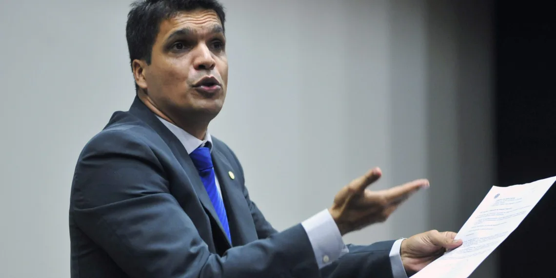 QUE BAIXARIA!!CABO DACIOLO E MARCO FELICIANO BATEM BOCA NA CÂMARA!! (VIDEO)