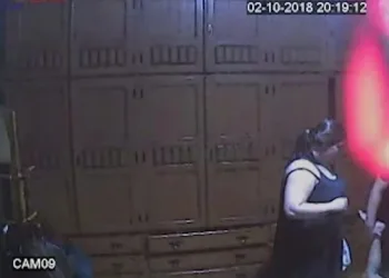 Câmeras registram momento que filha mata mãe com injeção de ar no RJ!!( VIDEO)