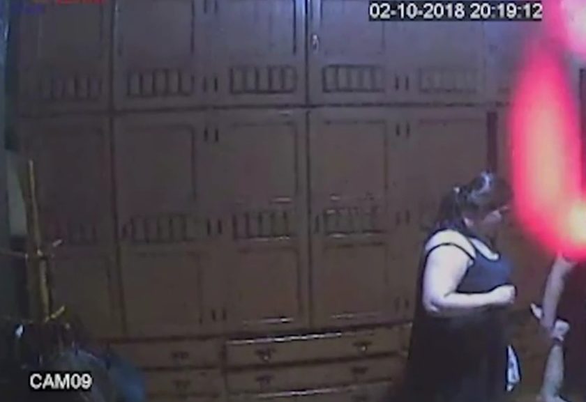 Câmeras registram momento que filha mata mãe com injeção de ar no RJ!!( VIDEO)