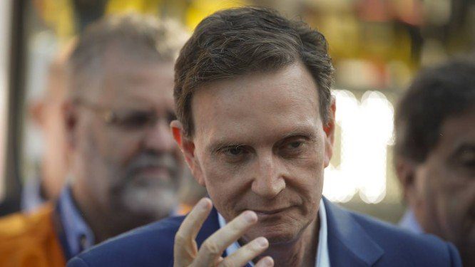 Crivella decide apoiar Witzel para o governo do Rio