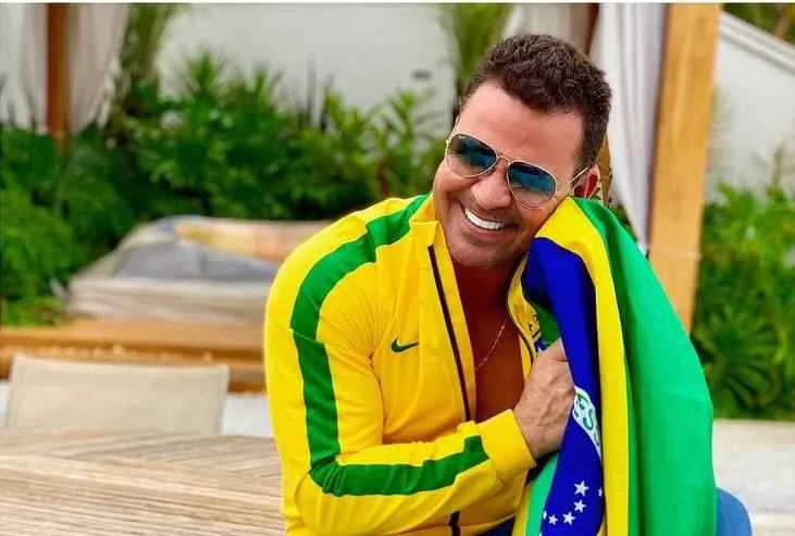 Celebridades comemoram desempenho de Jair Bolsonaro no 1° turno