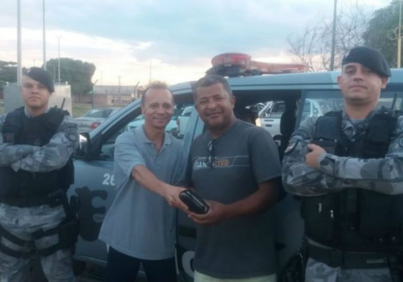 Com dívidas, desempregado devolve carteira com 3,4 mil reais