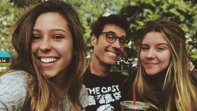 AOS 21 E 19 ANOS, FILHAS DE DINHO, DO CAPITAL INICIAL, ESTUDAM NOS EUA: ‘PAI INCENTIVOU’