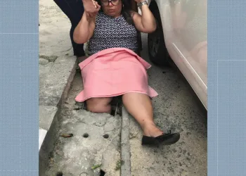 ABSURDO!!! MULHER CAI EM BUEIRO EM CAMPO GRANDE E ESPERA SOCORRO POR UMA HORA!!!