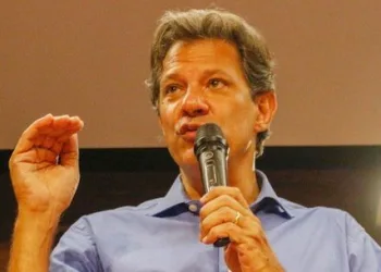 Haddad é superado por Bolsonaro no voto feminino, segundo Ibope