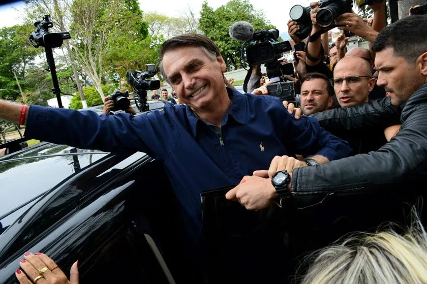 Bolsonaro também ganha no exterior. Ciro fica em segundo