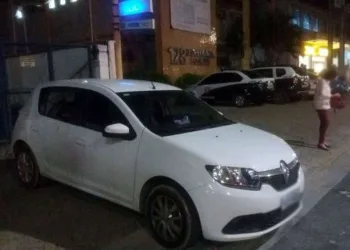 Mulher é mantida no porta-malas de seu carro durante sequestro-relâmpago no RJ!!
