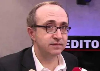 Jornalista deixa estúdio ao vivo durante link na casa de Bolsonaro