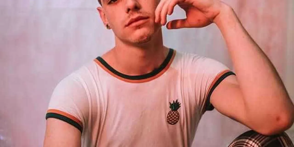 Filho após eleição de Frota: ‘ator pornô, ex-viciado e quis me abortar’