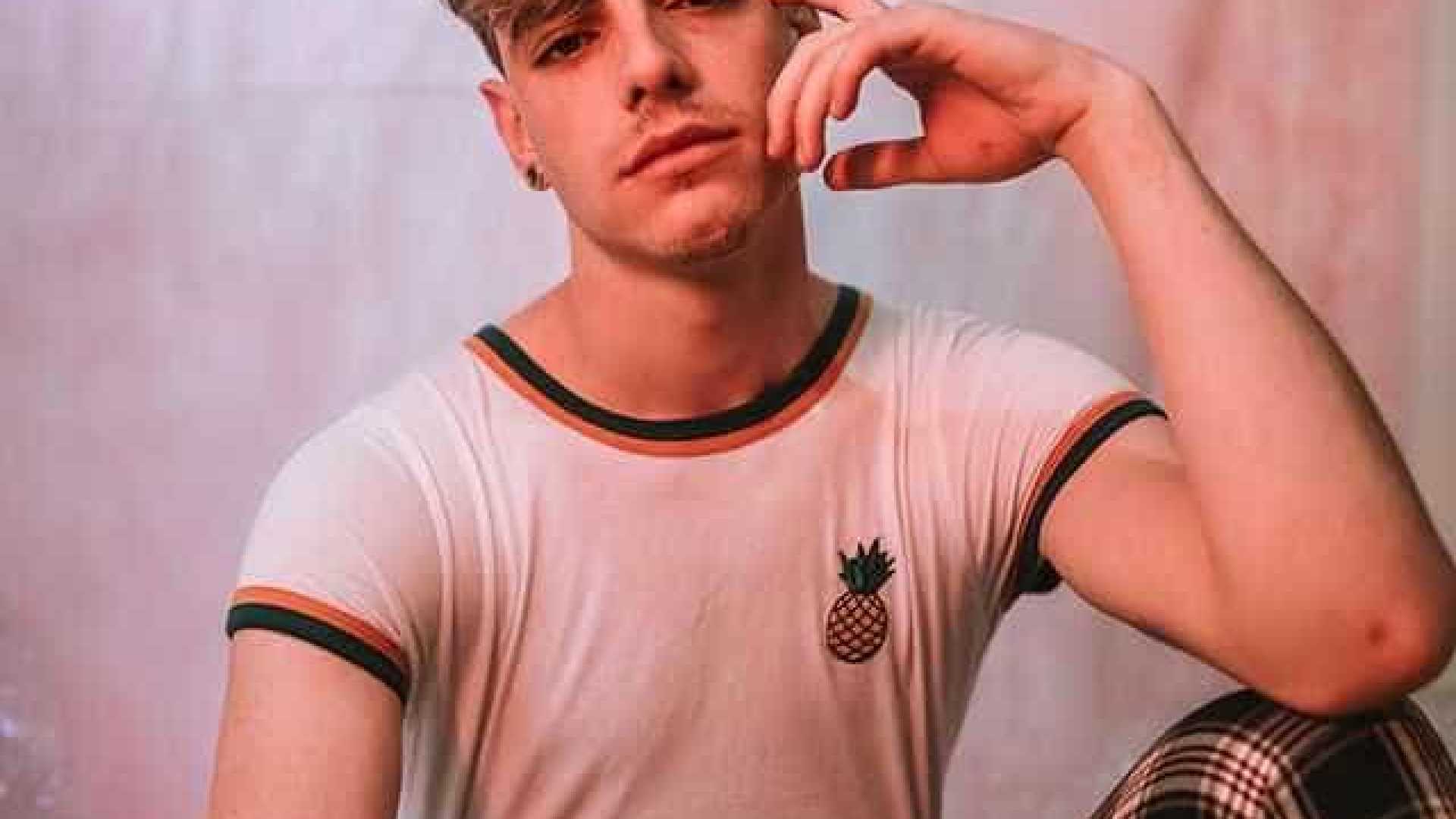 Filho após eleição de Frota: ‘ator pornô, ex-viciado e quis me abortar’