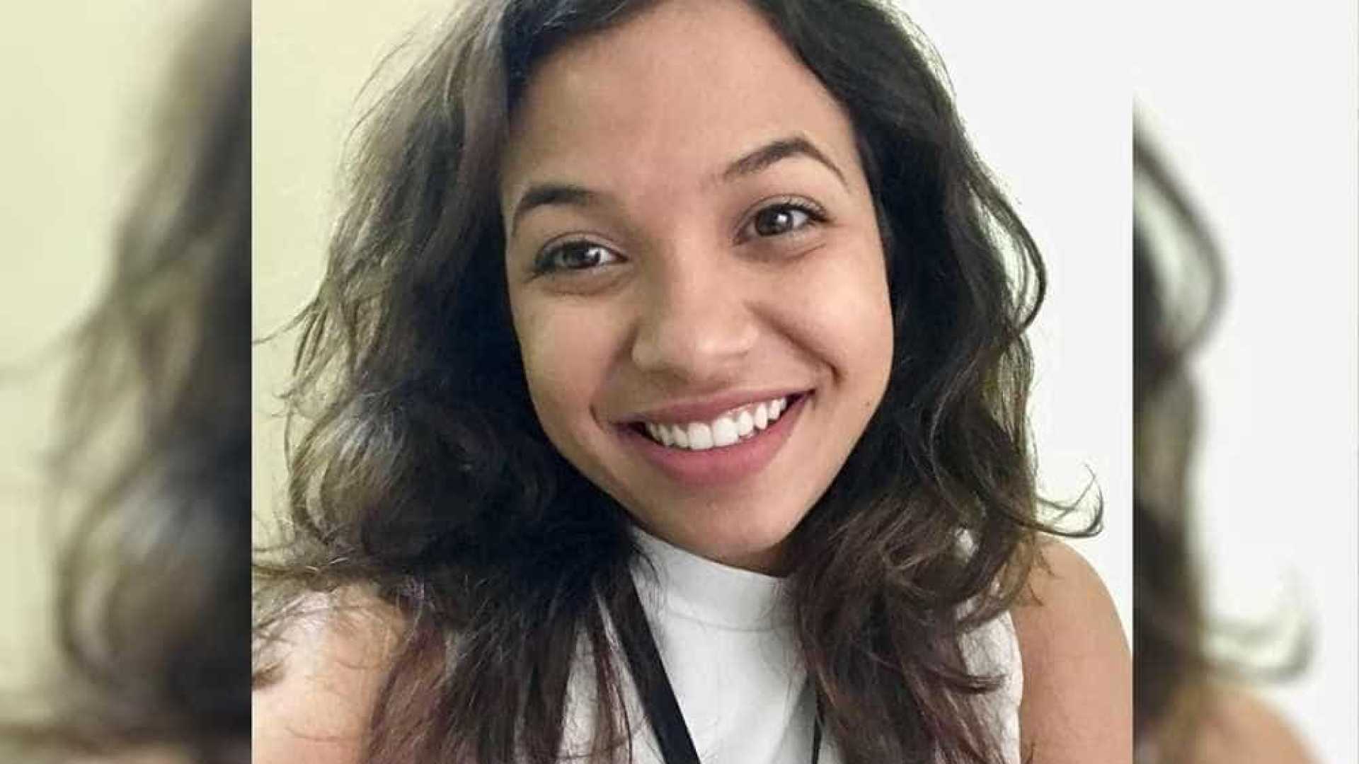 Mãe acha filha sangrando e desacordada em estrada; namorado é suspeito