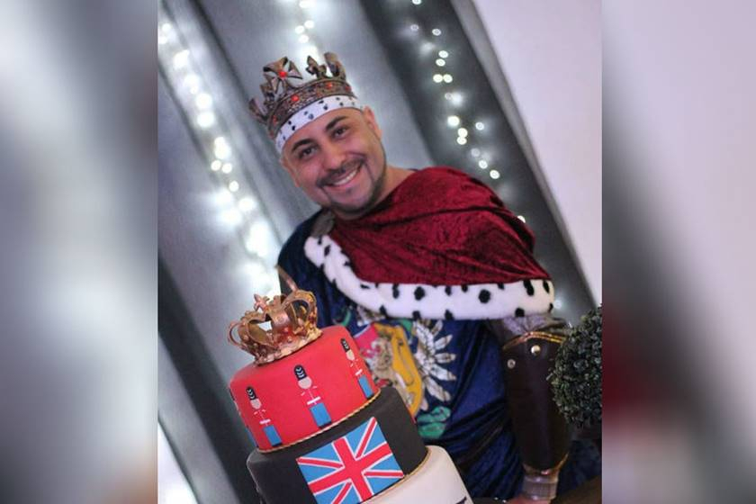 Homem que espiava mulheres em banheiros químicos é pastor evangélico