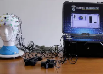 Brasileiro de 20 anos cria sistema de comunicação com pessoas em coma