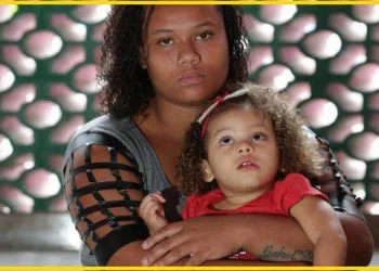 Paralisação do teste do pezinho, com 106 mil amostras retidas, deixou danos irreversíveis a crianças no Rio