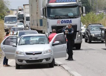 Homem dispara arma de fogo em protesto de mulheres na BR-116 e é preso