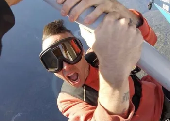 Cantor não consegue abrir paraquedas e morre durante gravação de clipe