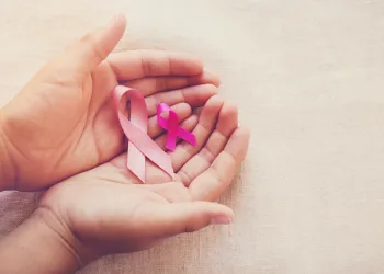 Outubro Rosa: 5 mulheres famosas que venceram o câncer de mama