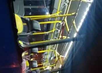 PÂNICO EM LINHA DE ÔNIBUS NA ZONA OESTE!! PASSAGEIROS FERIDOS