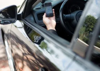 Passageira filma motorista do Uber se masturbando ao dirigir ( VIDEO)