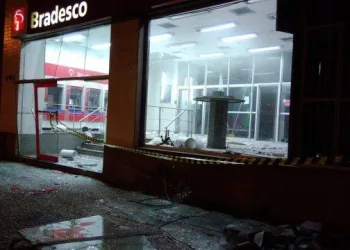 BANDIDOS EXPLODEM AGENCIA BANCÁRIA NA ZONA OESTE!!