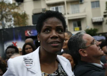 Judiciário inocenta juíza que mandou prender advogada negra