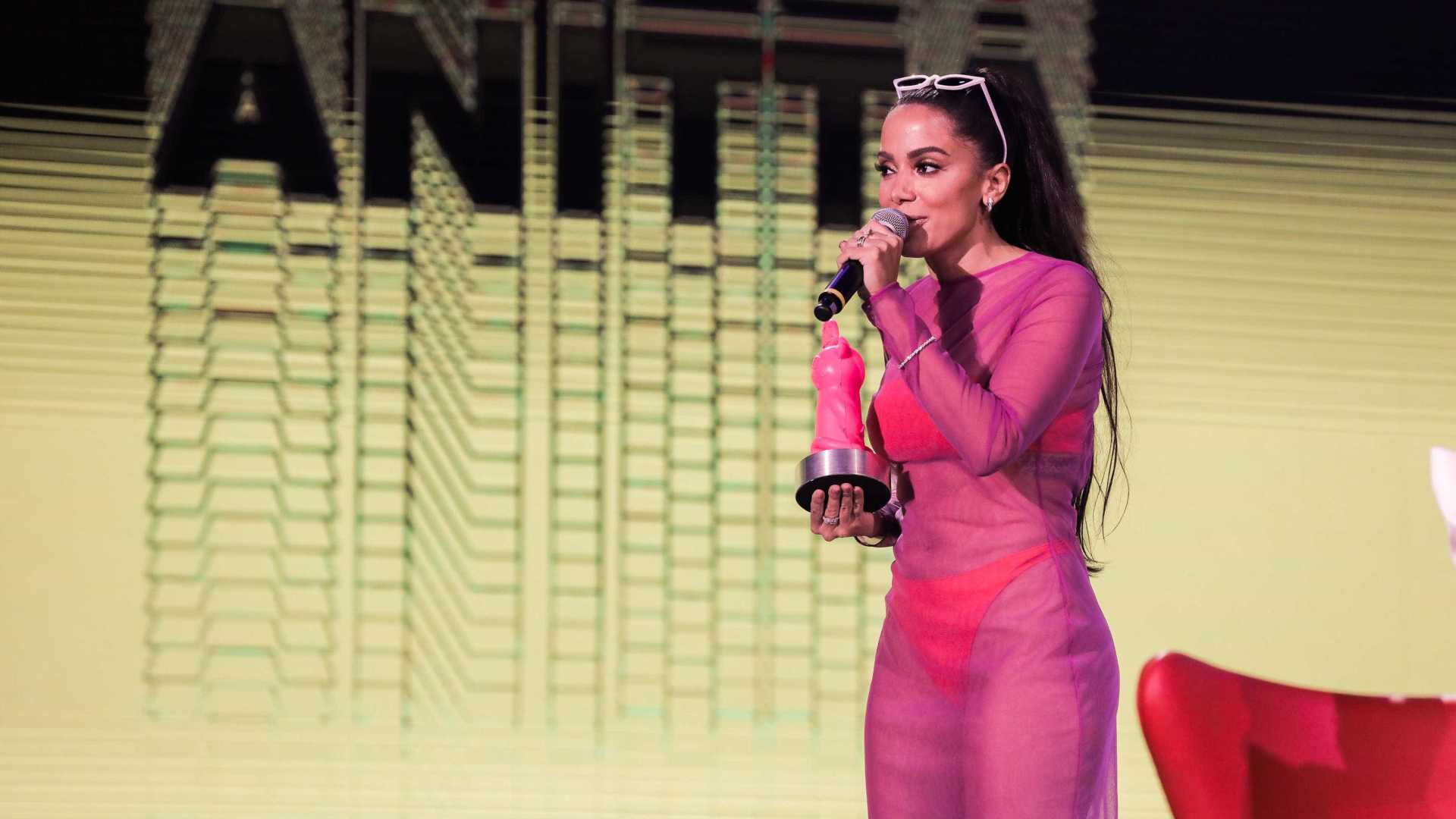 Anitta chora e emociona a plateia ao revelar drama familiar na TV