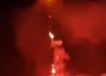 Balão solta fogos próximo a residências e assusta moradores de Campo Grande!! (VIDEO)