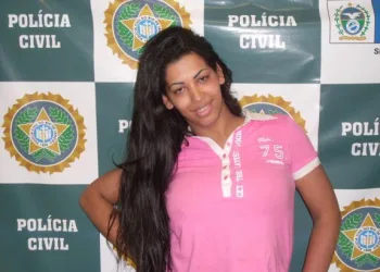 PLAYBOYS TENTAM AGREDIR TRAVESTI E ACABAM APANHANDO