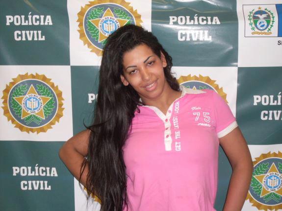 PLAYBOYS TENTAM AGREDIR TRAVESTI E ACABAM APANHANDO
