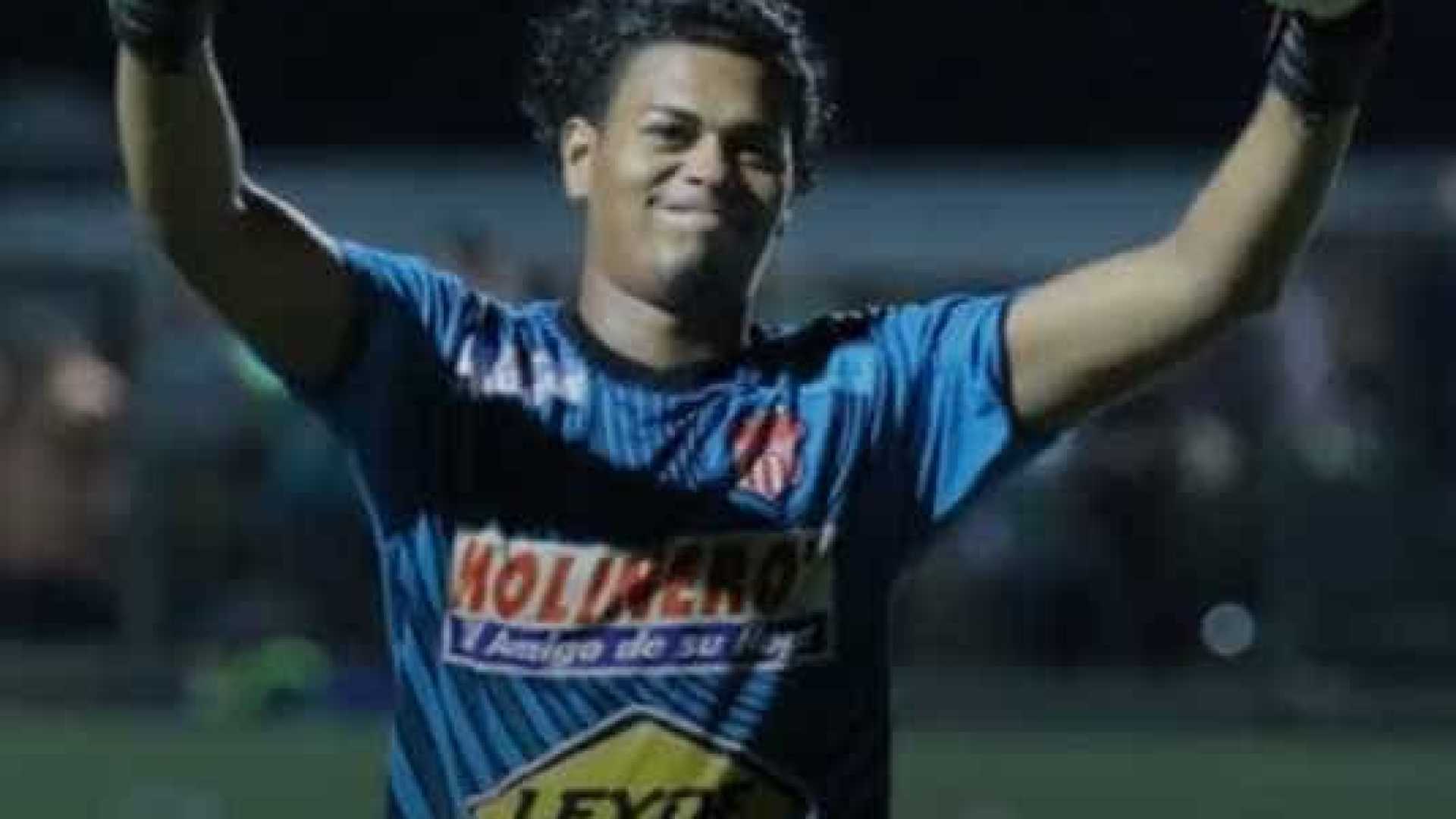 Goleiro  é assassinado a tiros após confusão em bar