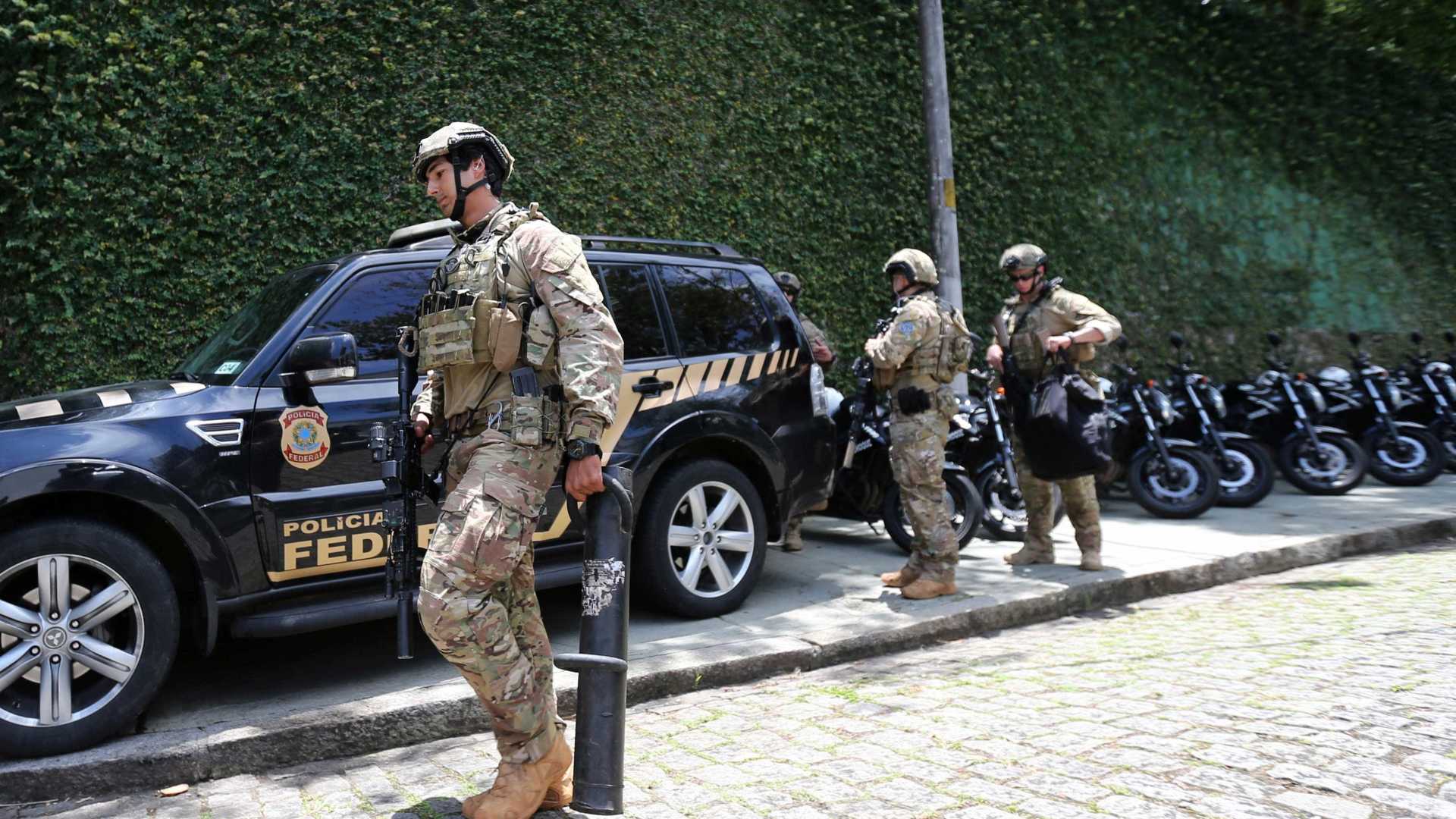 Condomínio de Bolsonaro vira ponto turistico no RJ!!