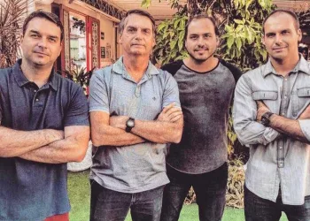 Flavio, Carlos, Eduardo: quais funções exercem os 3 filhos de Bolsonaro