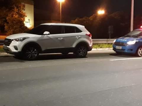 Médica é encontrada morta dentro de carro no RJ