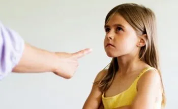SER UMA “MÃE CHATA” FAZ FILHOS CRESCEREM MAIS BEM-SUCEDIDOS, DIZ ESTUDO